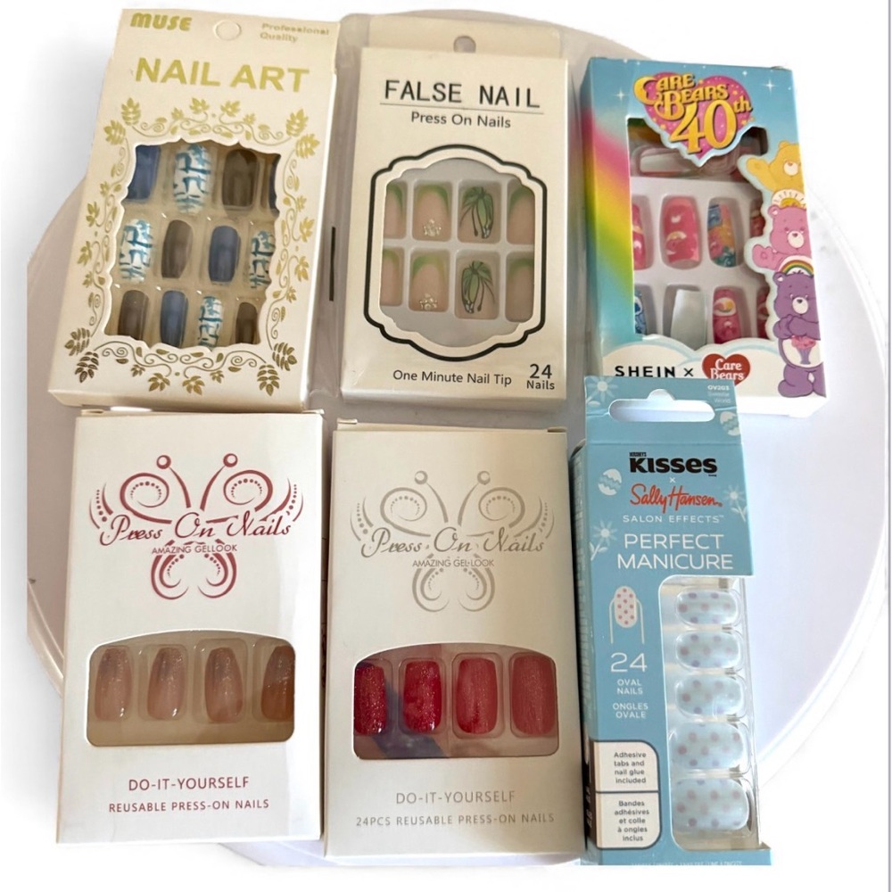 🐭 SALE! 6 sets of Assorted Press-On Nail Sets with Care Bears and Hershey too